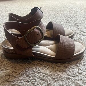 Andiamo sandals